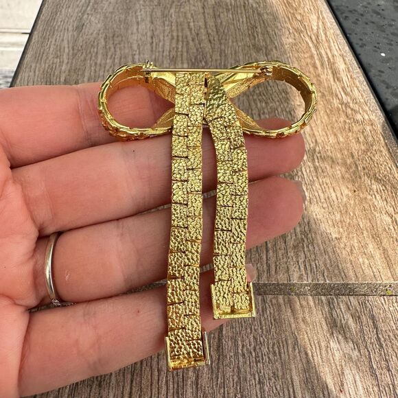 Vintage Jewelry 1980s Bow Gold Tone Brooch with Dangle Ties Gold Bow Brooch - Picture 3 of 3